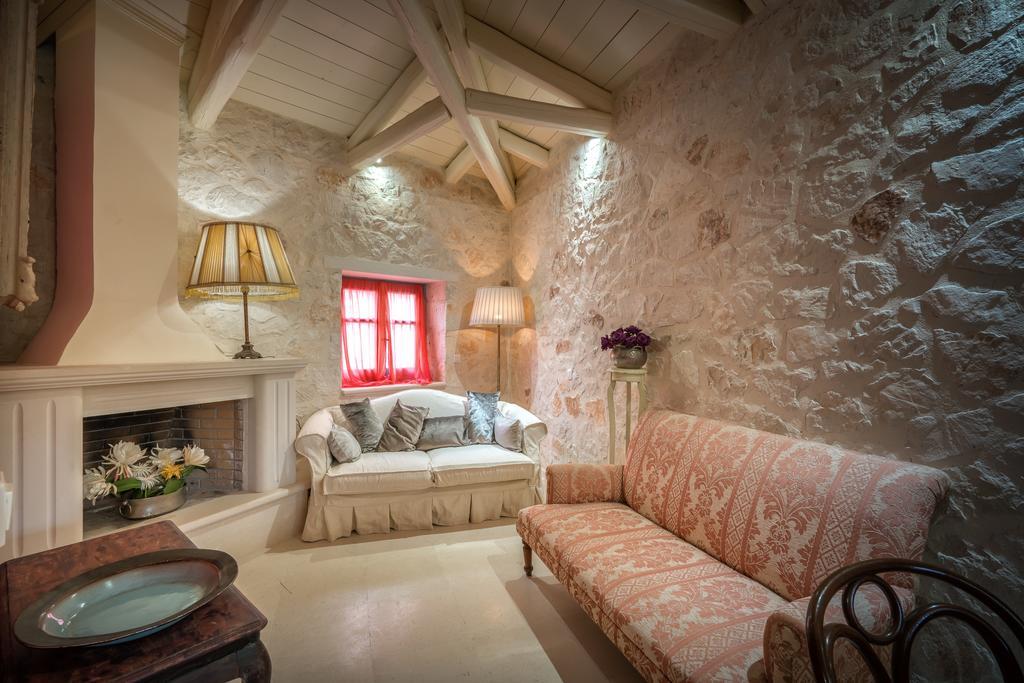 Adrieli Houses อายิโอสนิโกลาโอส ภายนอก รูปภาพ